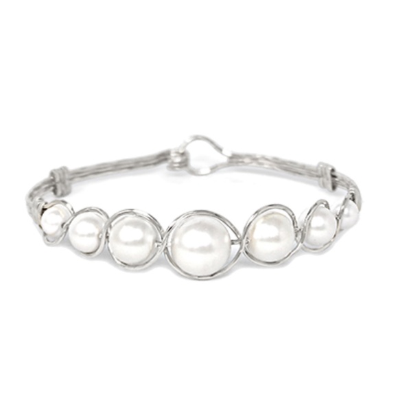 Wired Round Pearl Bracelet - Picture 2 of 2